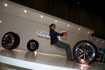 KUMHO-TYRE1-300x200.jpg