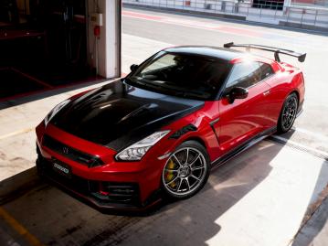 VOLK RACING GT90 ― FIA GT3ルーツの9スポークが描く、機能美の極致。