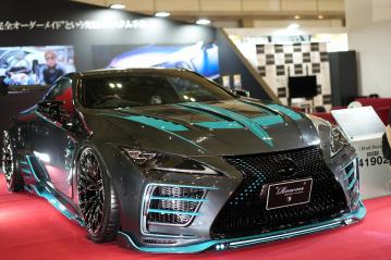 幕張メッセ会場で、ひときわ存在感を放つ1台